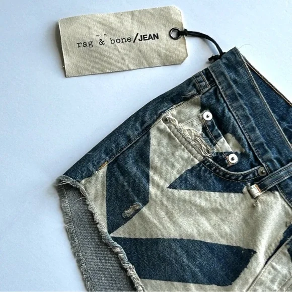 🌸NWT Rag & Bone Jean Shorts. Blue/White w/ Chevron/Diagonal Pattern.  Size: 24 - Picture 4 of 9
